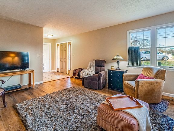 5th image of 610 W Alex Bell Rd