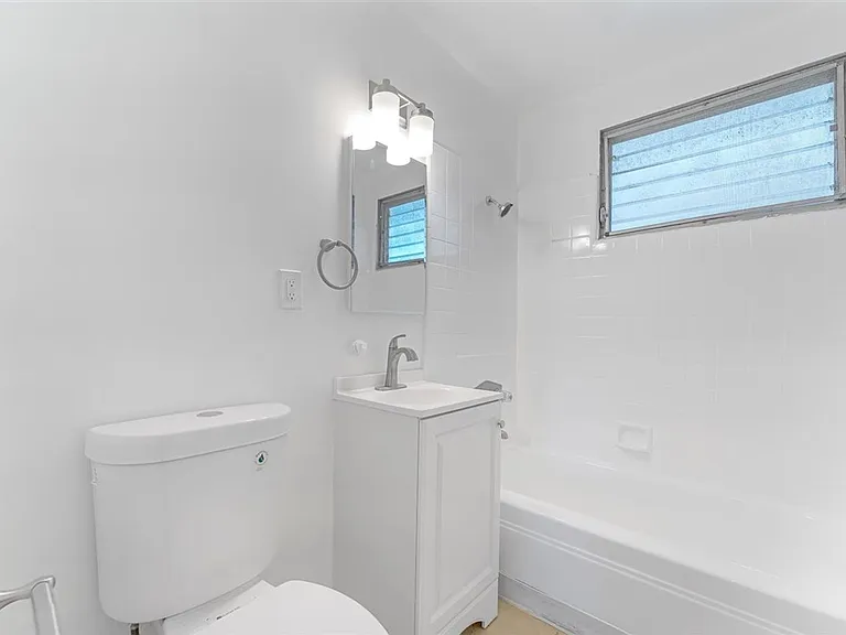 604 W G St #9 — Photo 9