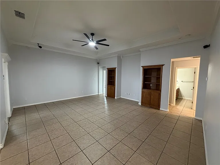 6830 Round Table St — Photo 18