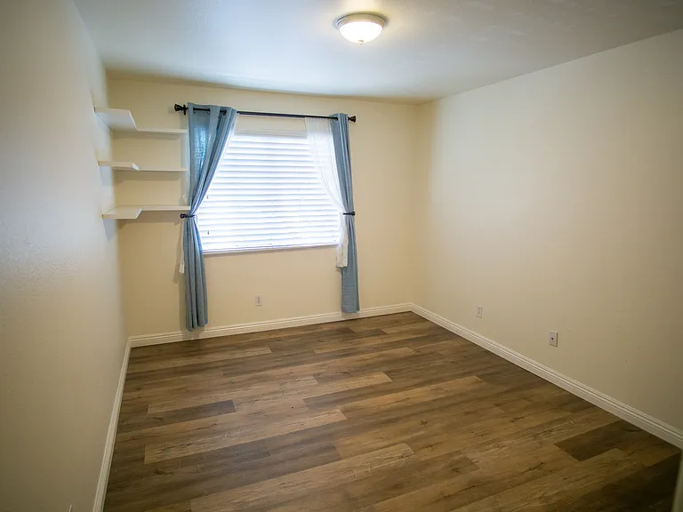 2042 Coolidge St — Photo 7