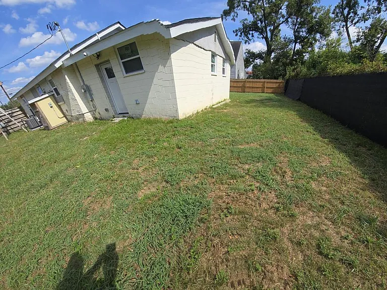 1852 Walker St — Photo 3
