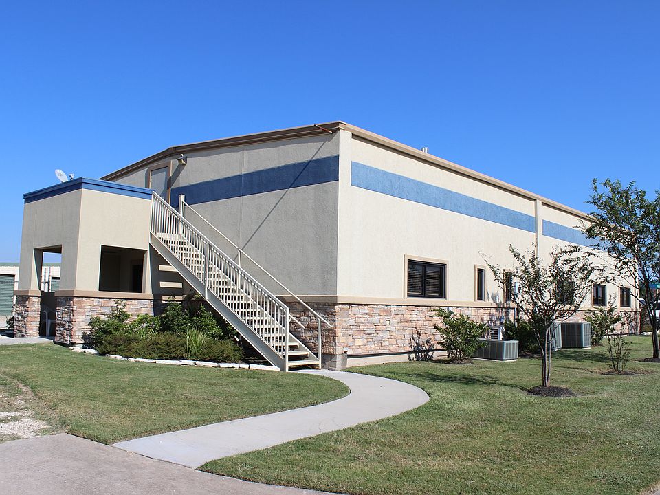 1st image of 601 Graham Rd