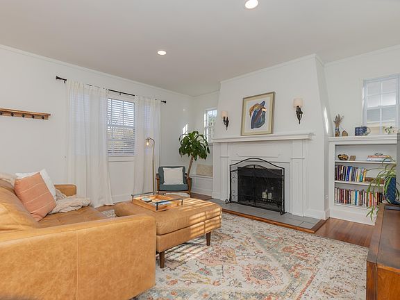 4th image of 2157 E Mulberry St