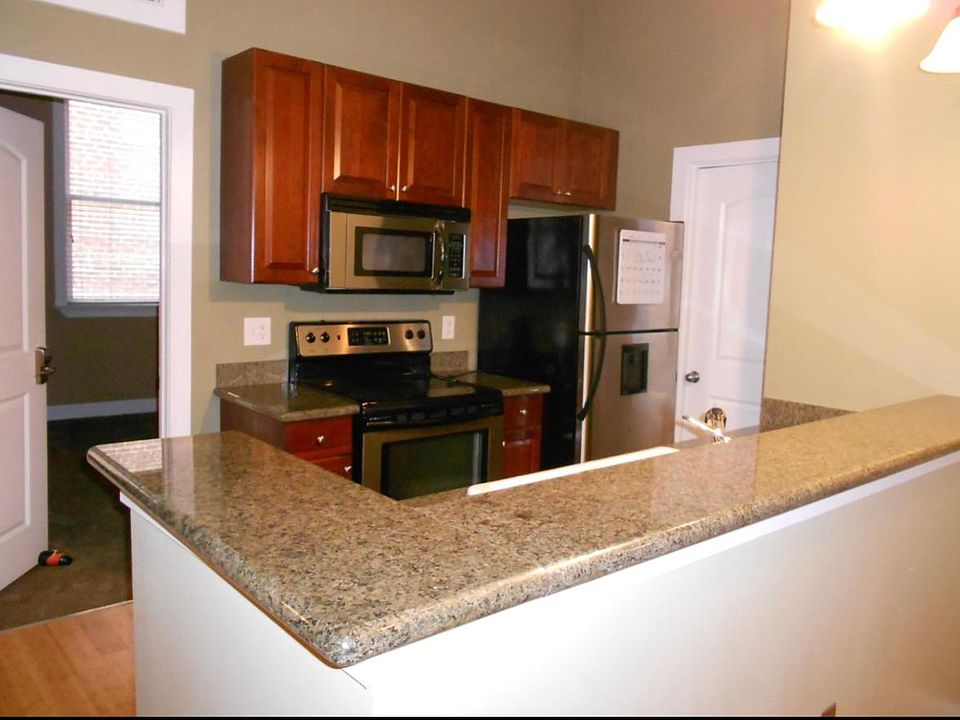 1st image of 1414 W Marshall St APT 305