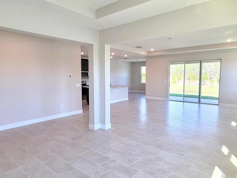 2128 Warren Acres Blvd — Photo 6