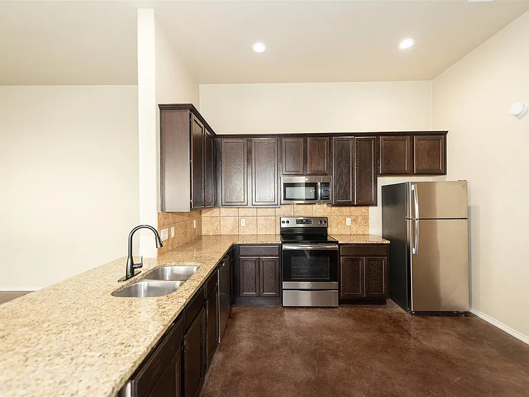 245 Joanne Loop #B — Photo 6