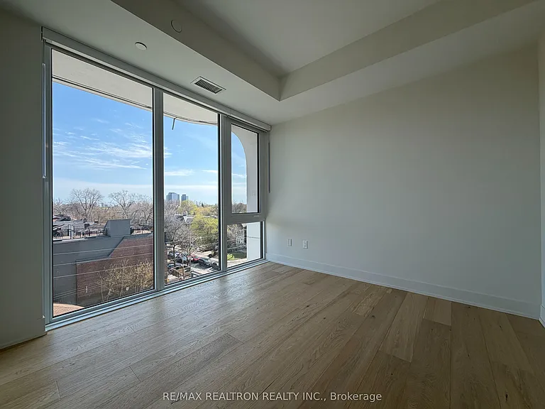 322 Dupont St #502 — Photo 15