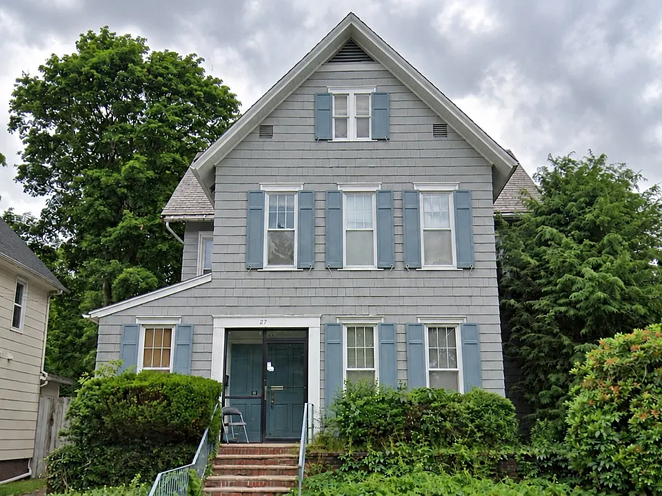 27 Oak St