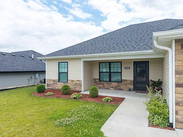 5502 Geyser Blvd — Photo 2