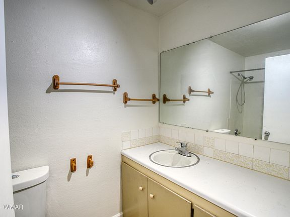 5th image of 94 Southlake Rd