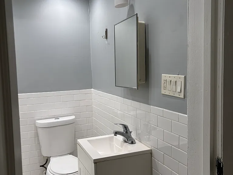 1604 Bolton St #2R — Photo 5
