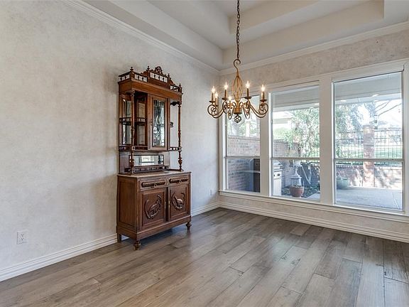 5th image of 723 Village Green Dr