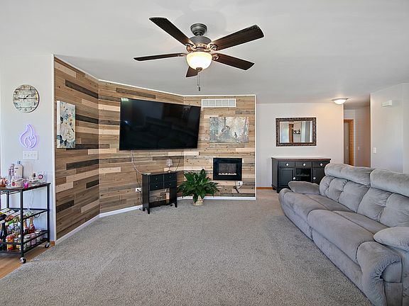 4th image of 5592 Hearthside Dr