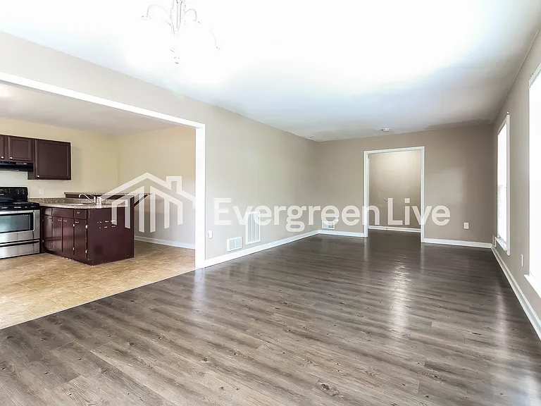 528 Mason Rd — Photo 4