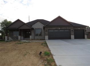 1635 Shadow Rdg, Columbia, IL 62236