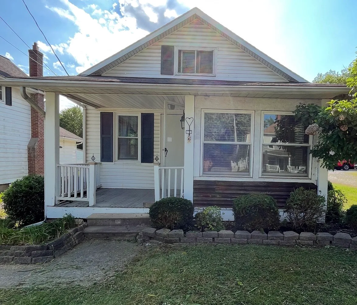 4 bed, $1,800 — Photo 1