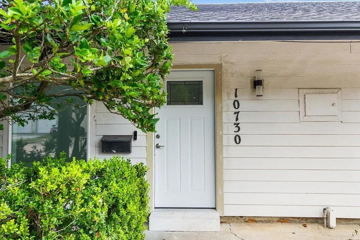 2 bed, 2.0 bath, 1608 sqft, $2,100 — Photo 2