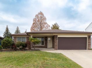 575 Rosemary St, Dearborn Heights, MI 48127