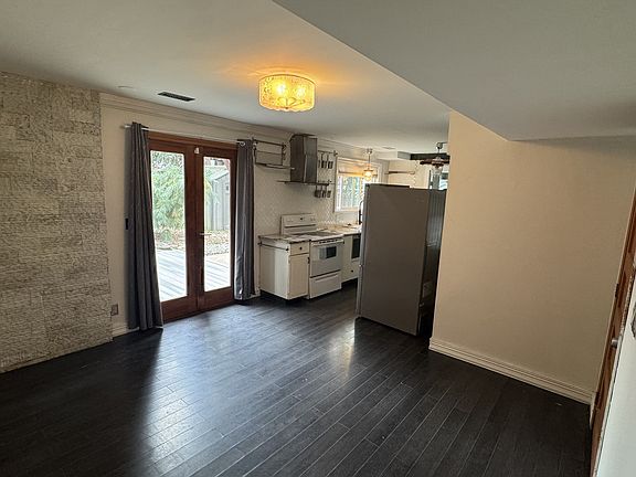 5th image of 7532 Robin Cres