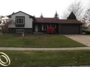 38615 Laurenwood St, Wayne, MI 48184