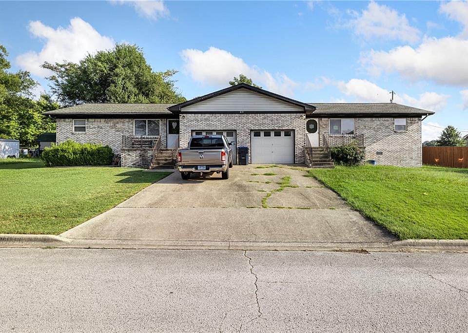 1st image of 105 Nancy St