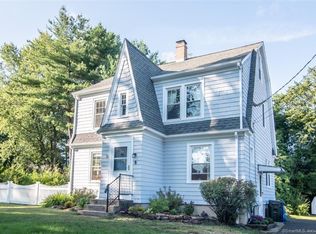 8 Simscroft Rd, Simsbury, CT 06070