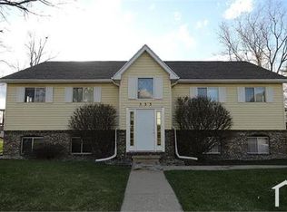 533 Stone Ridge Dr, Lansing, MI 48917