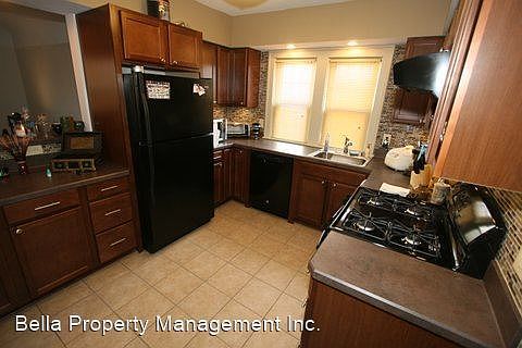 2nd image of 2845-2851 N Oakland Ave #4733344