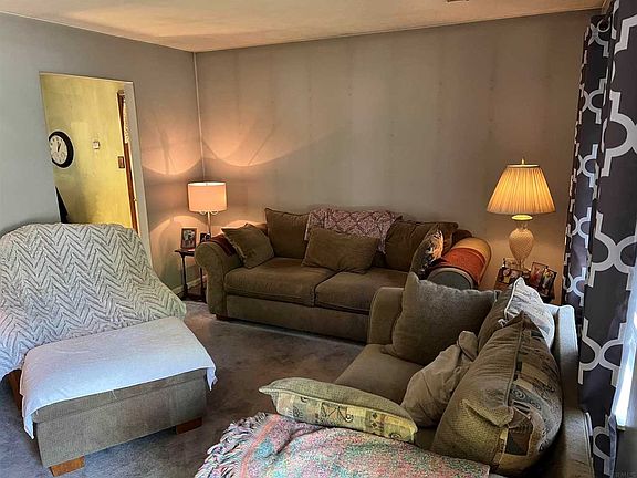 3rd image of 713 Glenmoor Dr