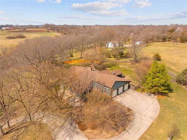 29806 E Litchford Rd, Grain Valley, MO 64029
