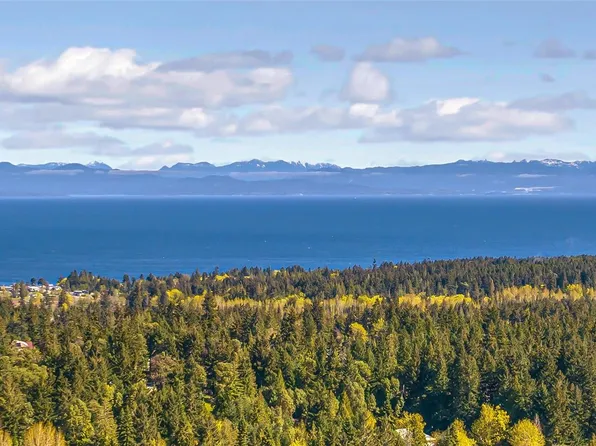 5000 Broad Ridge Pl, Lantzville, BC V0R 2H0