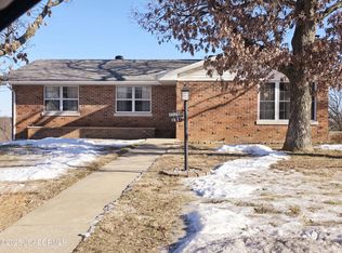 1631 Tanner Bridge Rd, Jefferson City, MO 65101