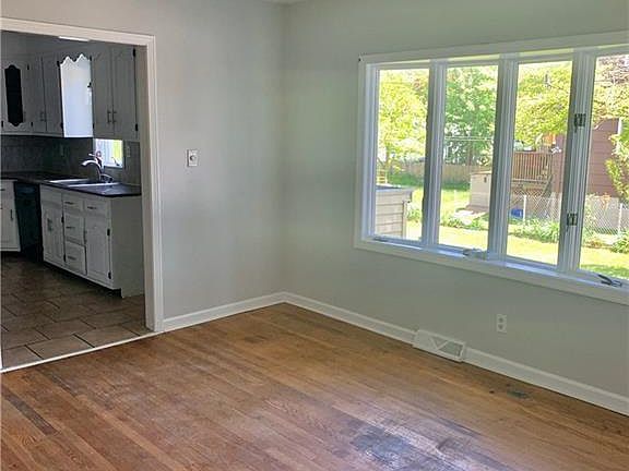2nd image of 94 Seaview Ter Floor 1