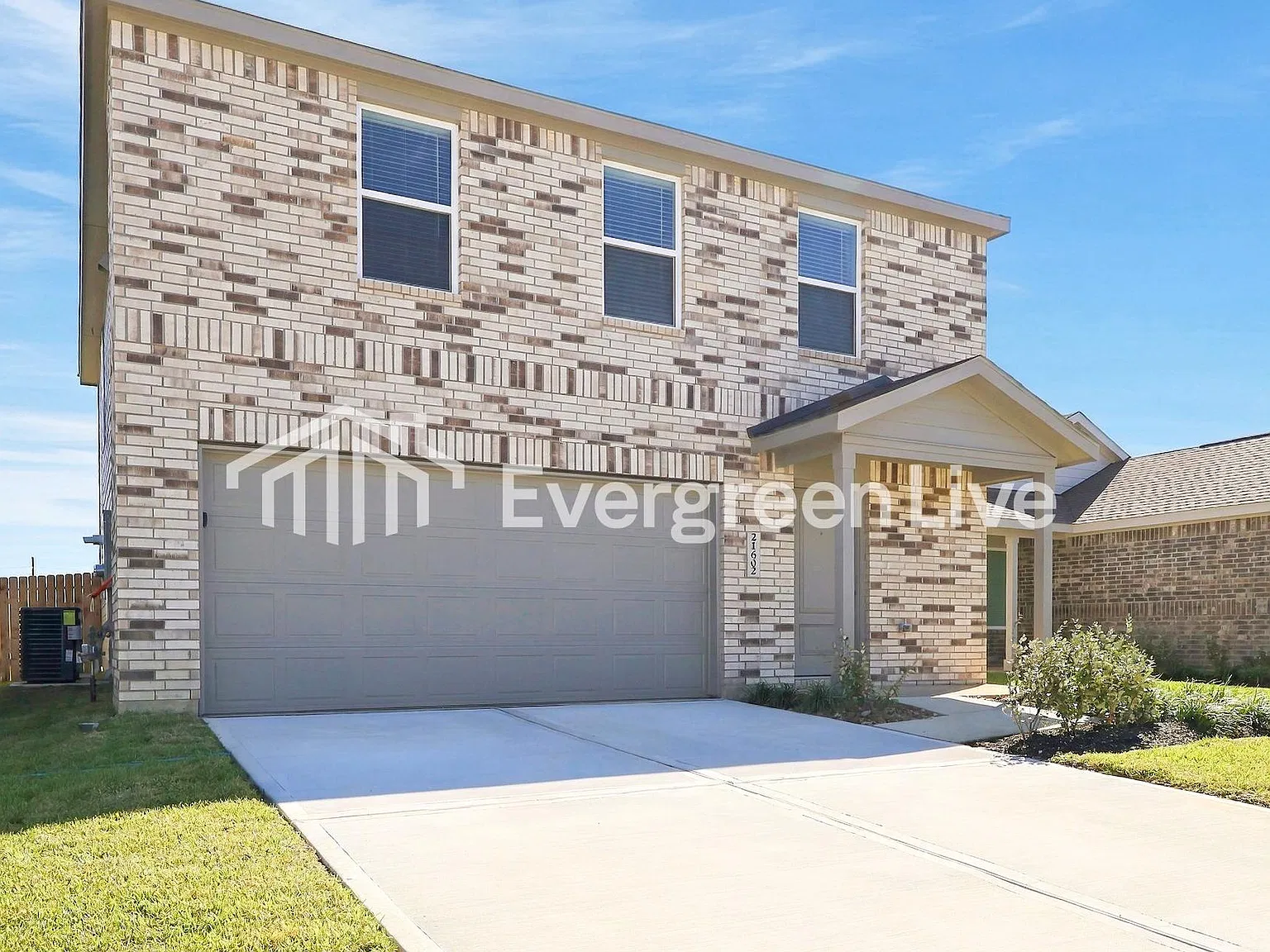 4 bed, 2.5 bath, 1979 sqft, $1,995 — Photo 2