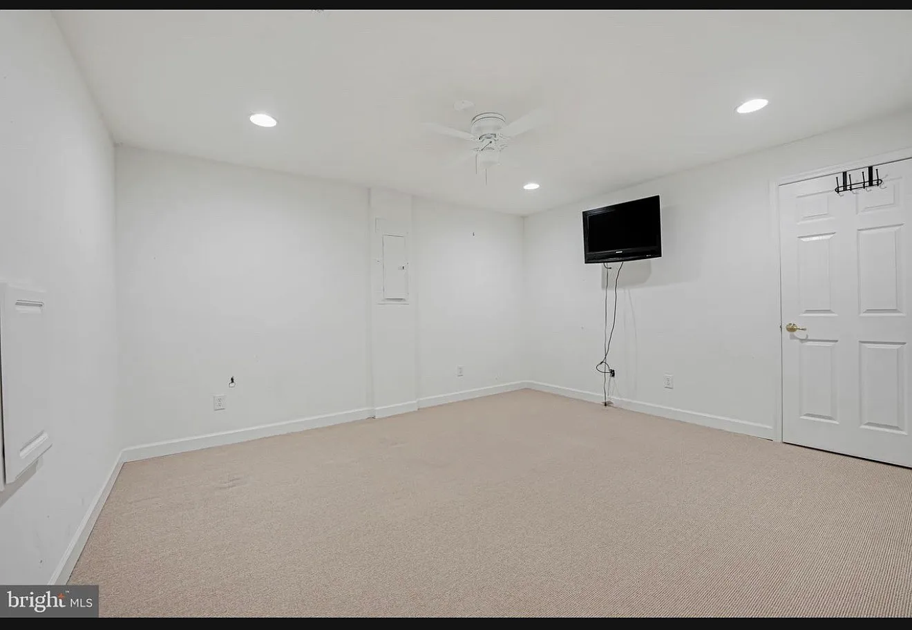 2 bed, 1900 sqft, $1,799 — Photo 4