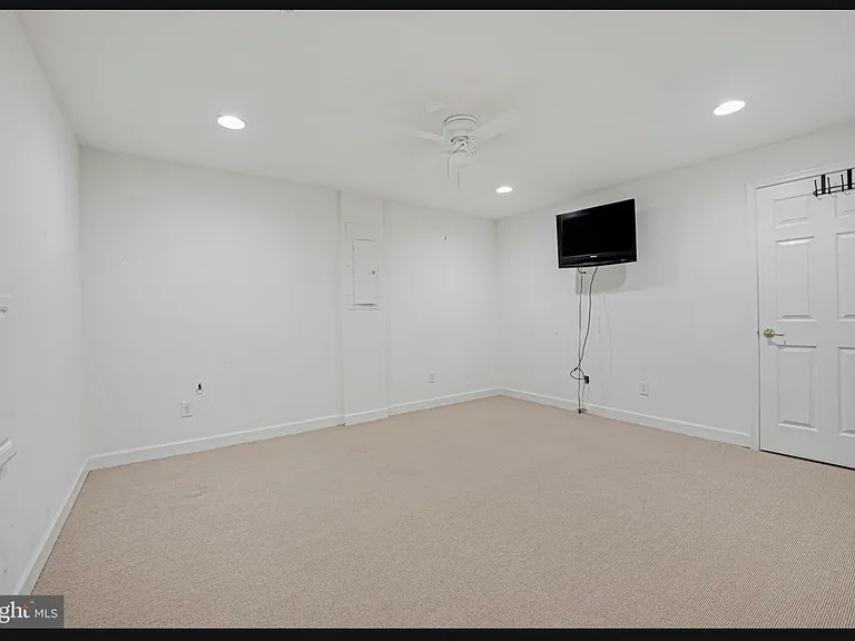 1843 Strickland Ct — Photo 4
