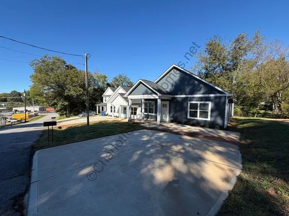 1558 7th Avenue Dr SW, Hickory, NC 28602
