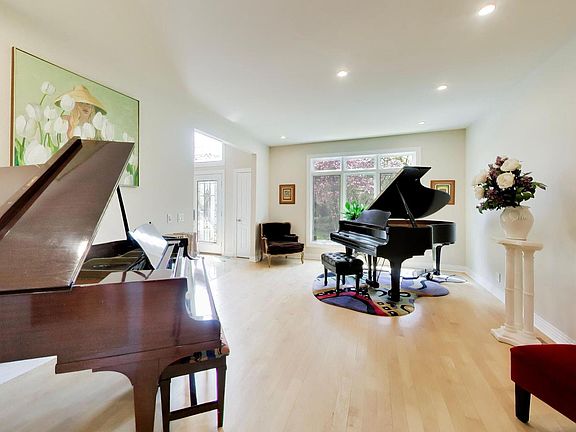 3rd image of 1639 Thornwood Ln