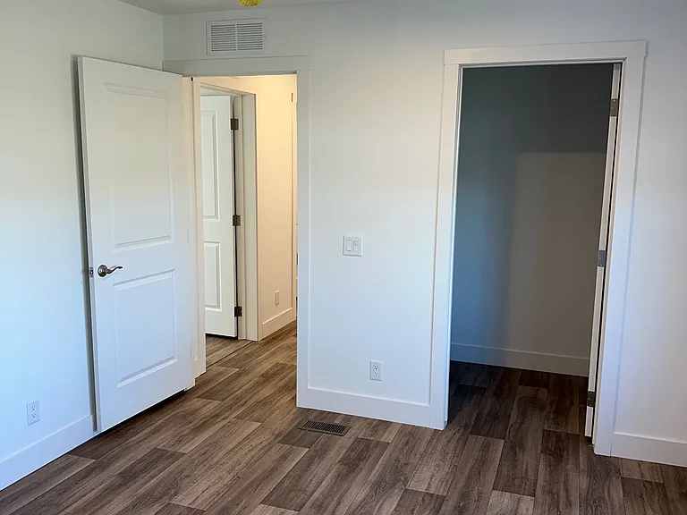 3618 Warren Ct — Photo 10