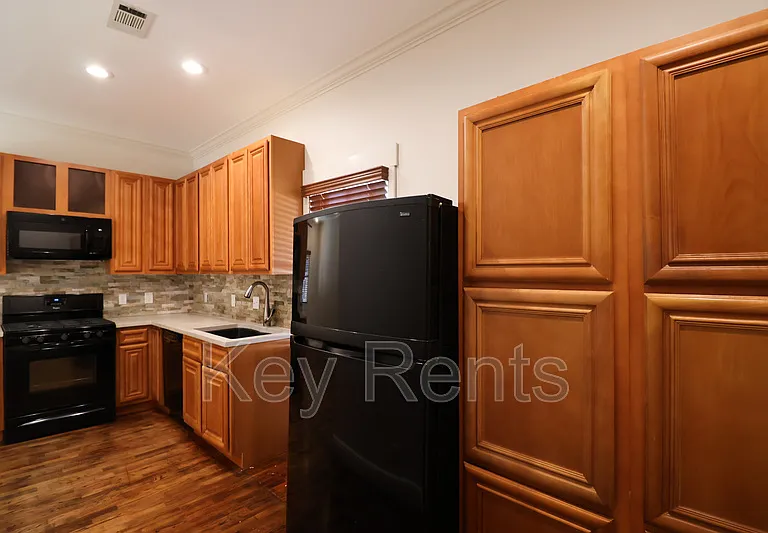 422 N Davis Hwy — Photo 5