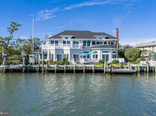 50 W Holly Dr, Beach Haven, NJ 08008