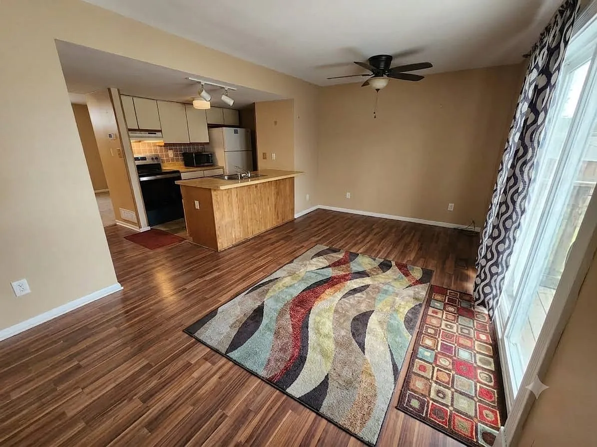 3 bed, 1.5 bath, 1075 sqft, $2,150 — Photo 4
