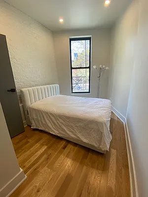 Rented by Ozymandius Realty | media 27