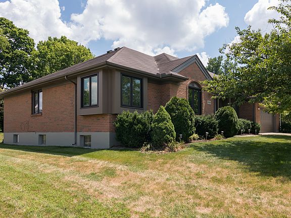 2nd image of 1032 Woods View Ct