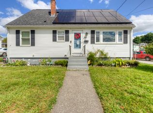 83 Hildreth St, Lowell, MA 01850