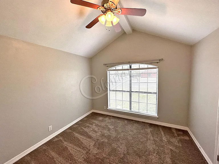 5010 James Loop — Photo 10