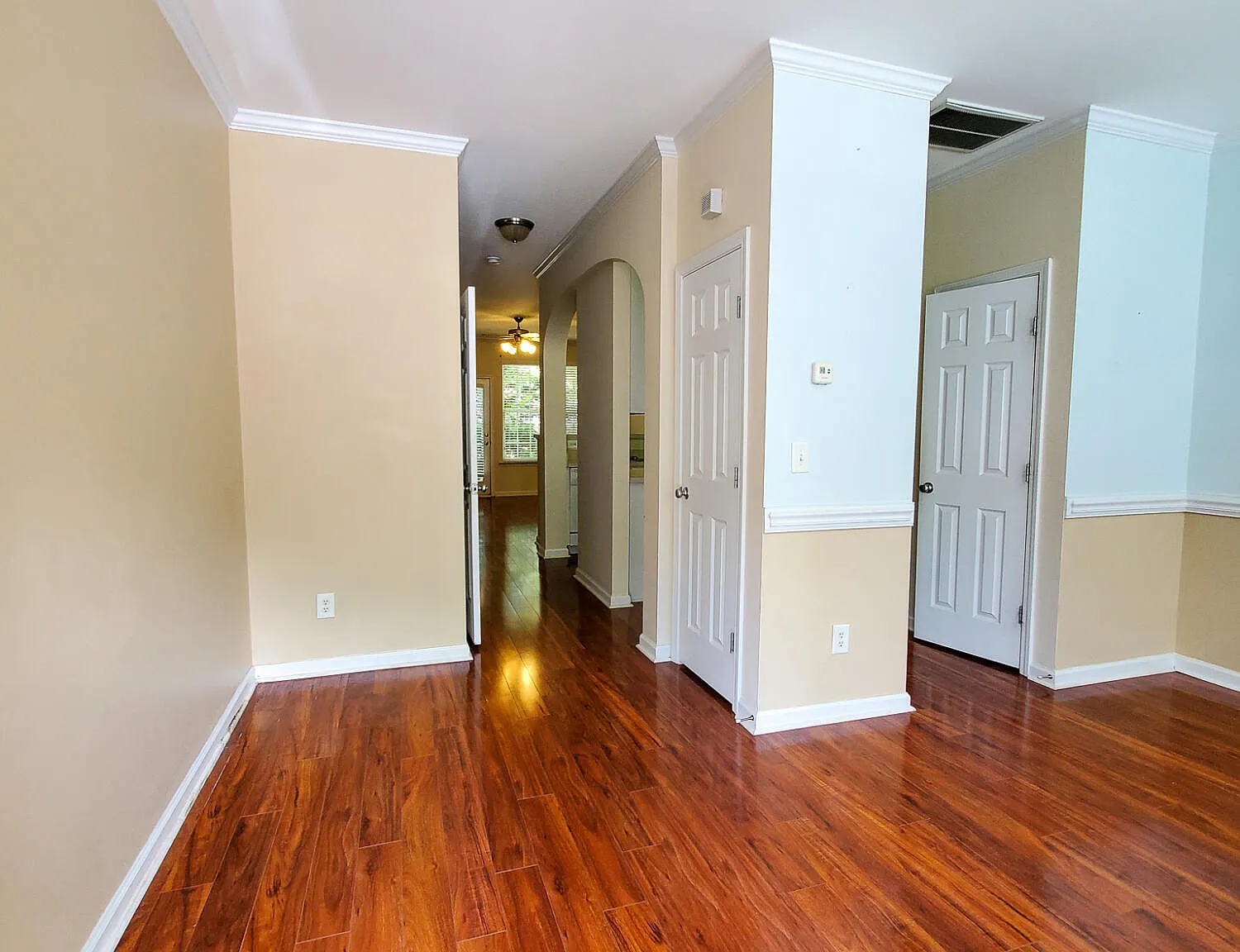2 bed, 2.5 bath, 1383 sqft, $1,725 — Photo 2