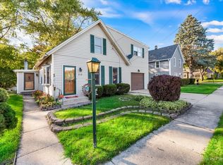 213 N Washington St, Carpentersville, IL 60110