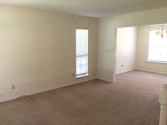 3rd image of 957 Diehl Ave