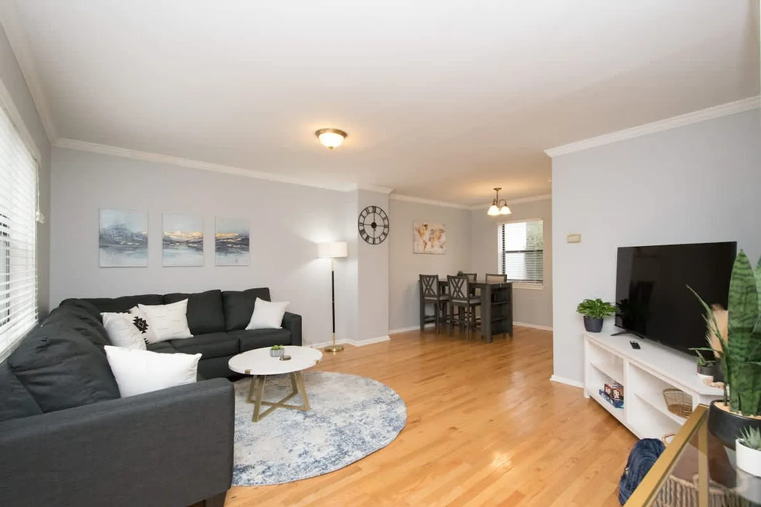 2 bed, 1.0 bath, 990 sqft, $2,299 — Photo 2